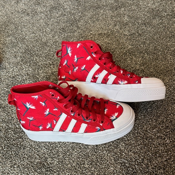 Adidas Thebe Magugu Nizza
Platform Mid - Picture 2 of 5